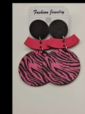 New Round Wooden Hand Painted Screw In Earrings Red Black Jewelry